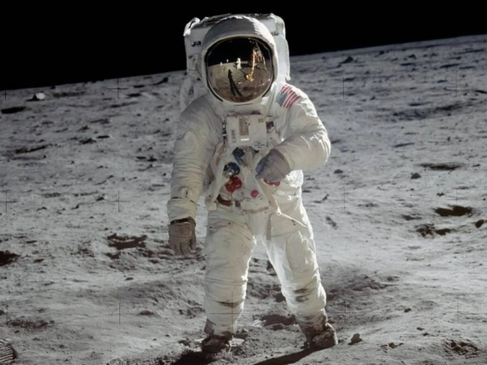 Teoria da Conspiração Lunar: Explorando os Mistérios por Trás da Chegada do Homem à Lua