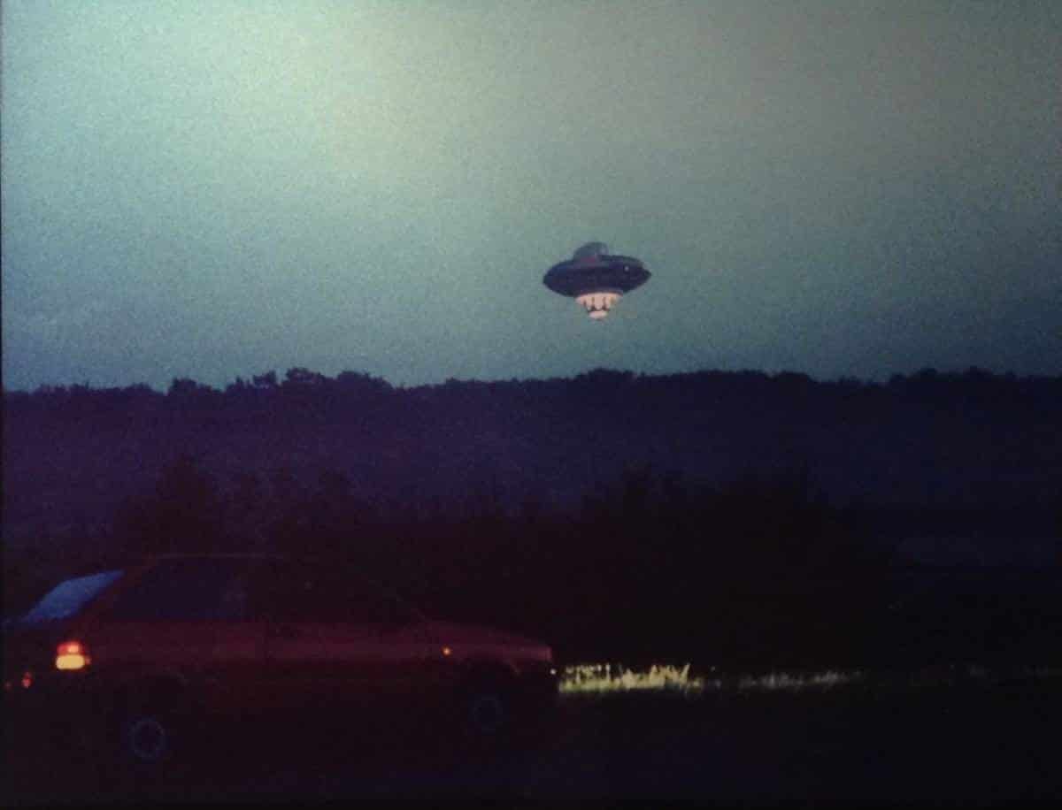 UFOs: Explorando os Mistérios dos Objetos Voadores Não Identificados