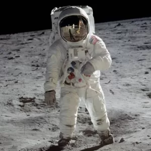 Teoria da Conspiração Lunar: Explorando os Mistérios por Trás da Chegada do Homem à Lua