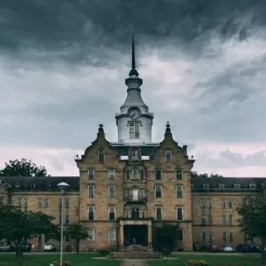 Trans-Allegheny Lunatic Asylum: Mistérios nas Sombras do Passado